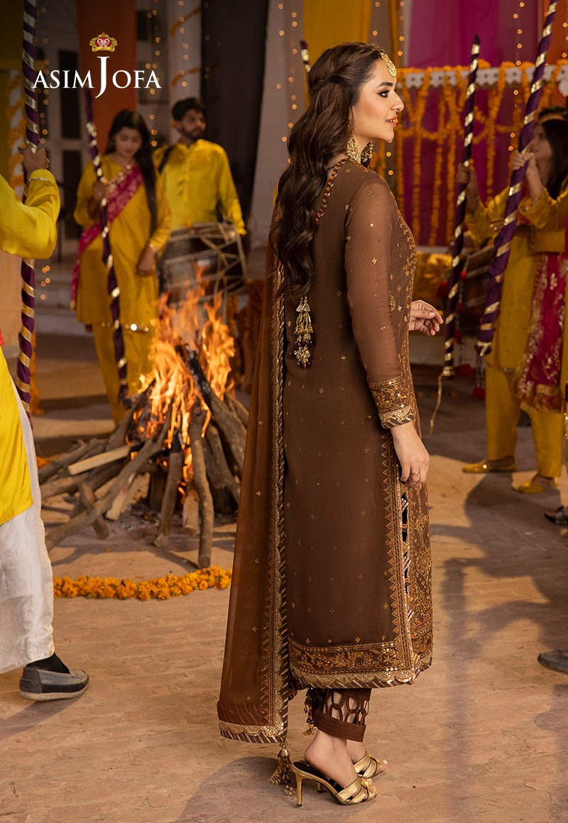 "Brown Elegance:Gold-Embroidered Traditional Ensemble at a Festive Mayoon Setup"