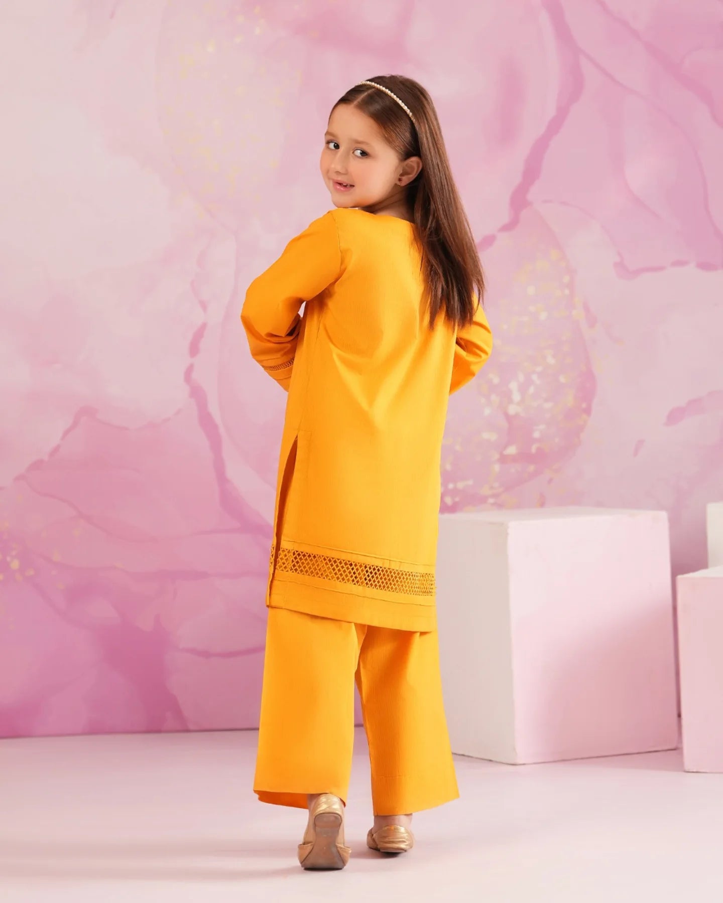 2-Piece Textured Lawn Summer Ensemble with Lace Accents – Lightweight & Comfortable