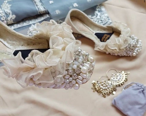 Creamy Pearl Blossom β The Ultimate Princess Khussa