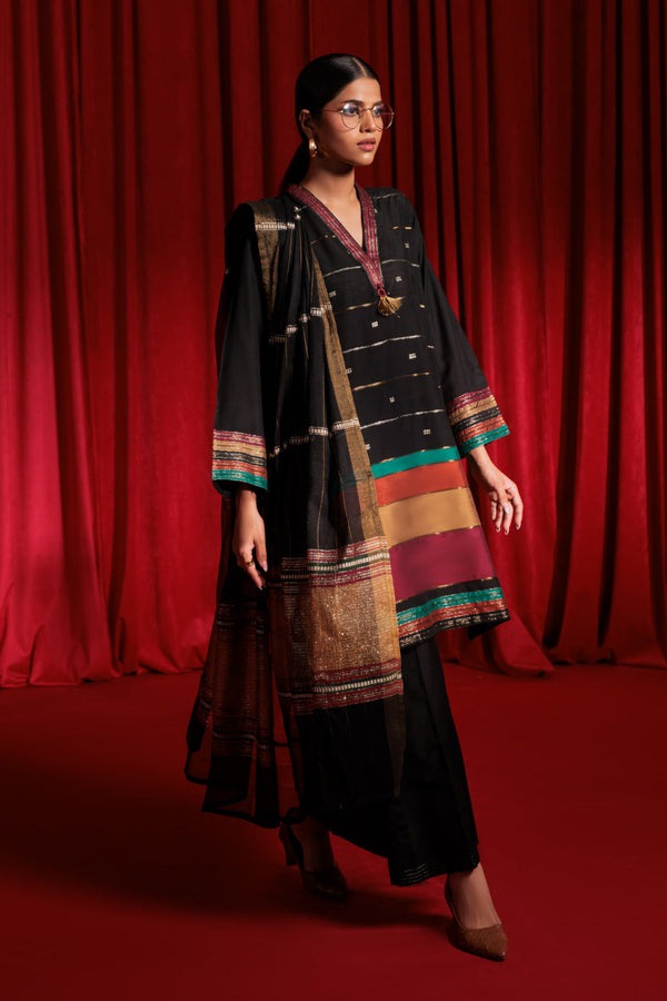 ✨ Winter Luxe Yarn Dyed Khaddar Set with Dobby Weave Dupatta