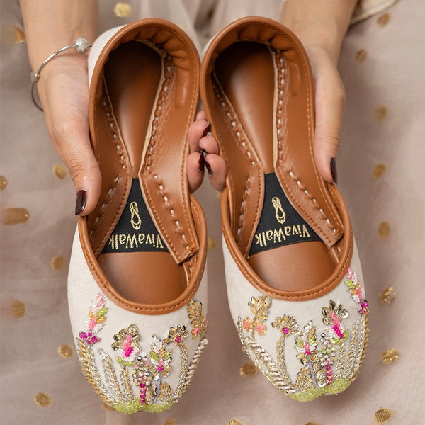 Snow Vine – Artisan Velvet Khussa with Intricate Traditional Embellishments