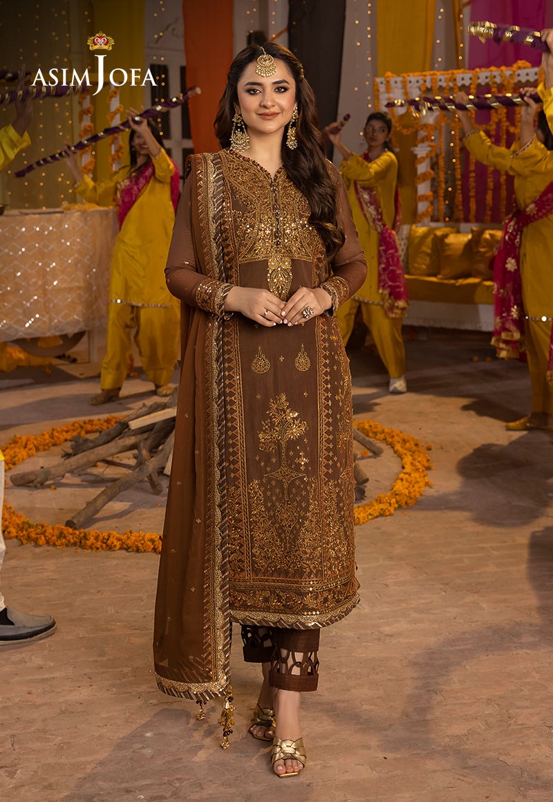 "Brown Elegance:Gold-Embroidered Traditional Ensemble at a Festive Mayoon Setup"