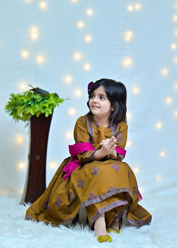 Classic Khadi Beauty – Embroidered Ensemble with Flowing Crinkle Dupatta