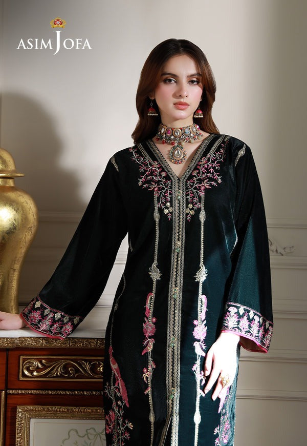 Bottle Green Velvet Ensemble – Embroidered V-Neck Shirt with Bird Motifs & Lace-Finished Trousers