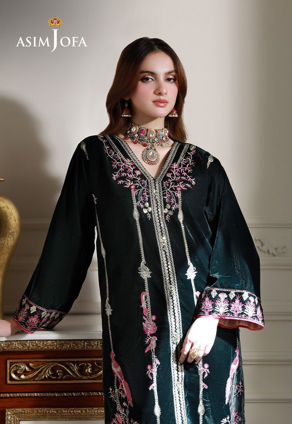 Bottle Green Velvet Ensemble – Embroidered V-Neck Shirt with Bird Motifs & Lace-Finished Trousers
