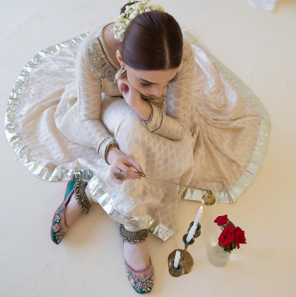 Glamour Gleam – Velvet & Net Artisanal Khussa