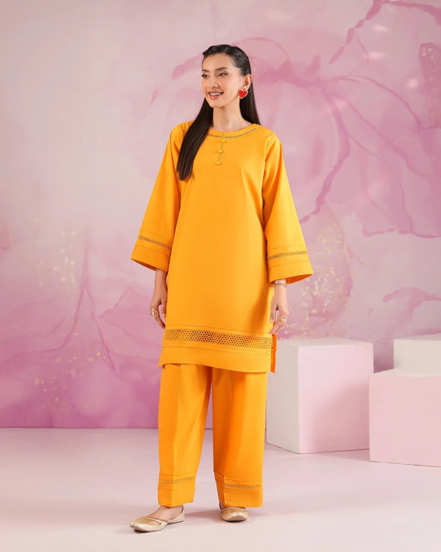 2-Piece Textured Lawn Summer Ensemble with Lace Accents – Lightweight & Comfortable