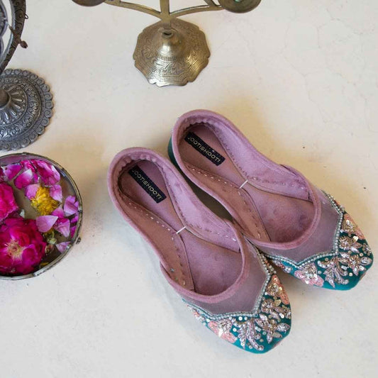 Glamour Gleam – Velvet & Net Artisanal Khussa