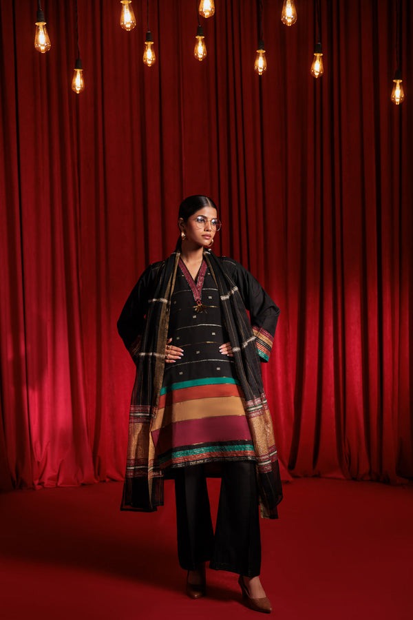 ✨ Winter Luxe Yarn Dyed Khaddar Set with Dobby Weave Dupatta