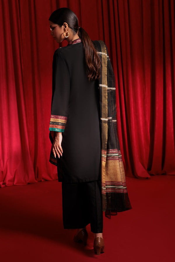 ✨ Winter Luxe Yarn Dyed Khaddar Set with Dobby Weave Dupatta