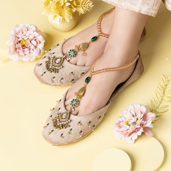 Step Into Tradition – The Exclusive Handmade Anklet Khussas Collection