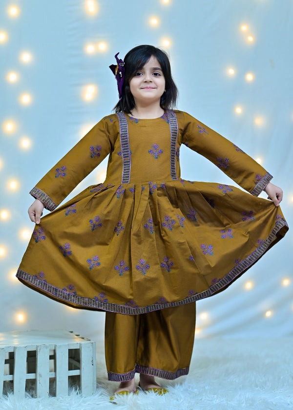 Classic Khadi Beauty – Embroidered Ensemble with Flowing Crinkle Dupatta