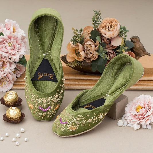 Mehandi Elegance in Lilac – Heritage Handsewn Khussa