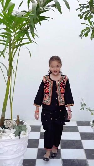 Lawn kurta in Black (8-9Y)